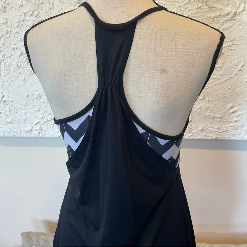 Lululemon No Limits Tank Size 6 Black / Arrow Chevron White Black Yoga.